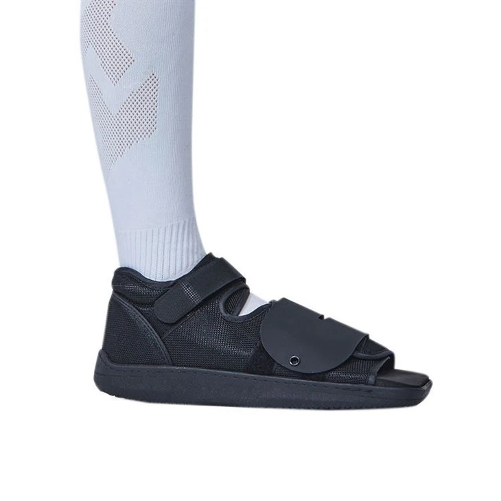 Flat postoperative shoes